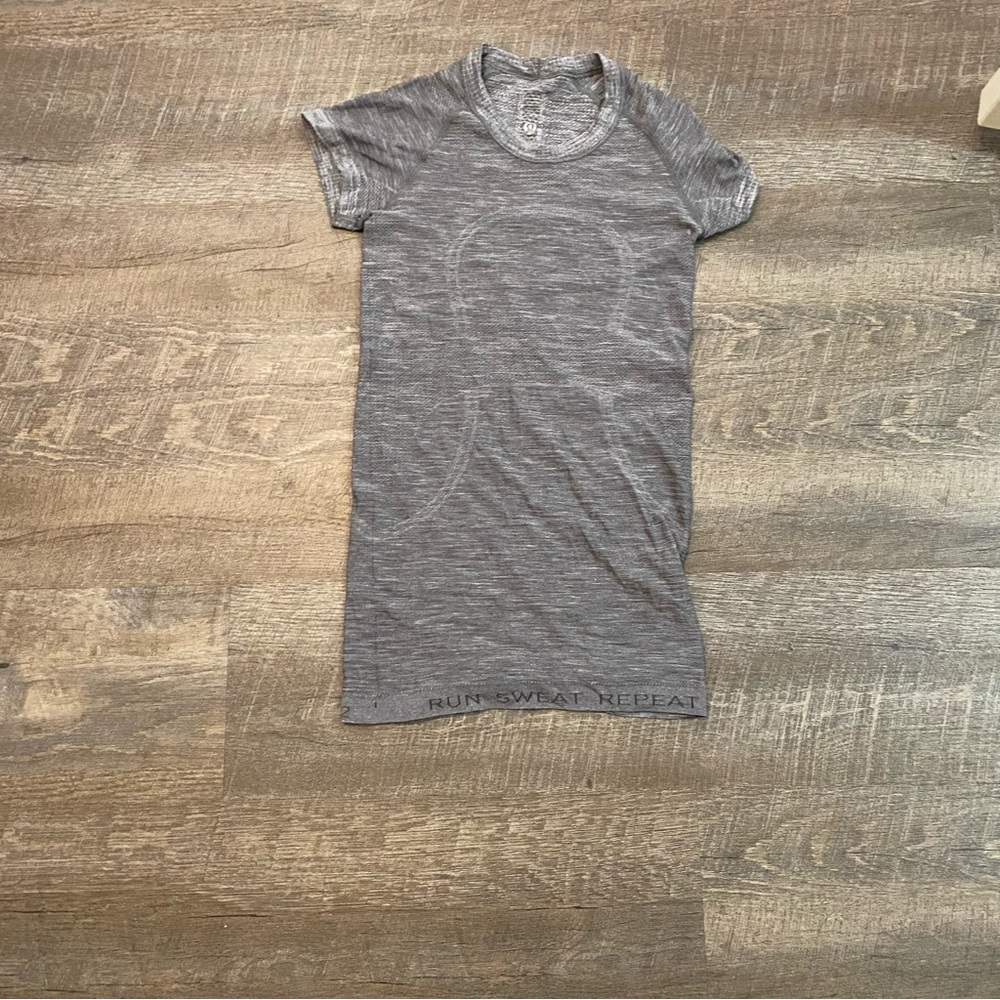Lululemon swiftly tech short sleeve shirt only worn a couple times